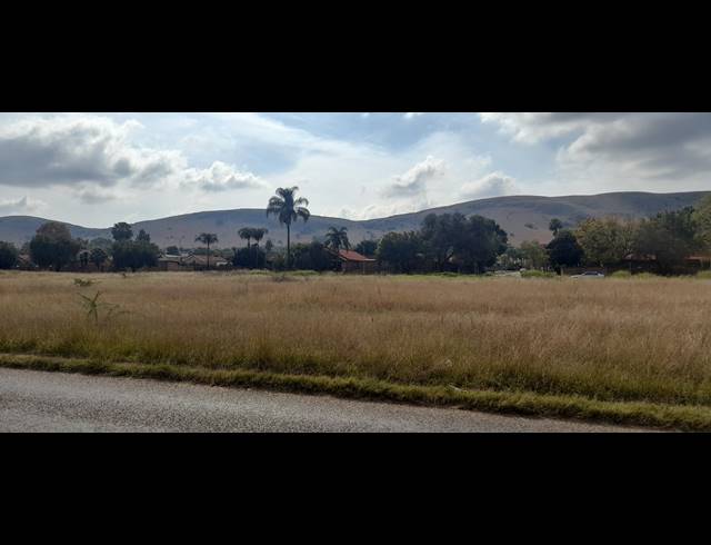 8,224M² VACANT LAND FOR SALE IN SUIDERBERG